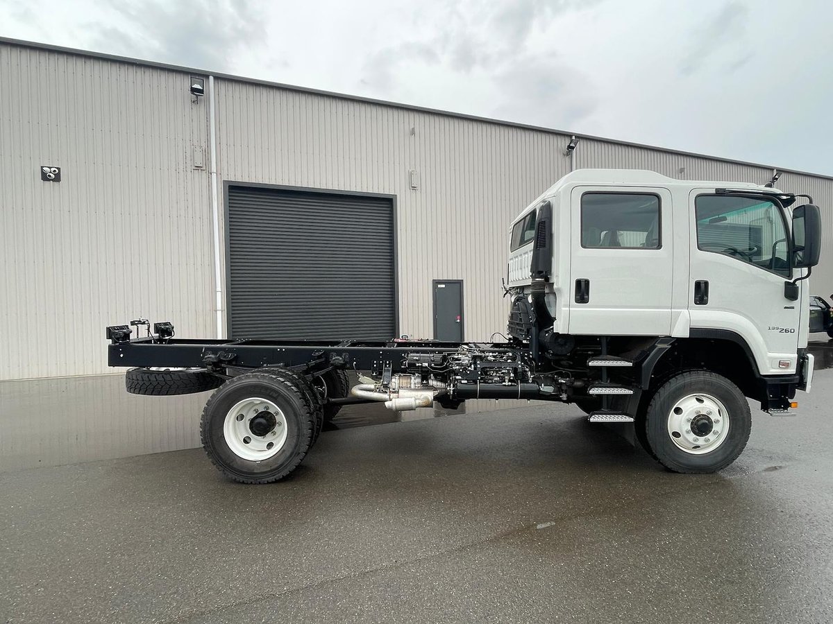 2025 Isuzu F Series image 9