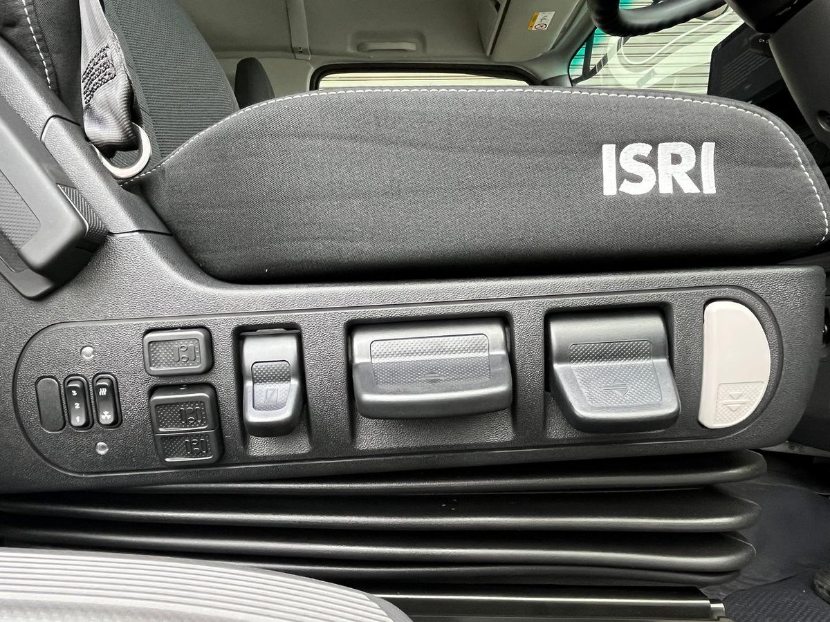 2025 Isuzu F Series image 15