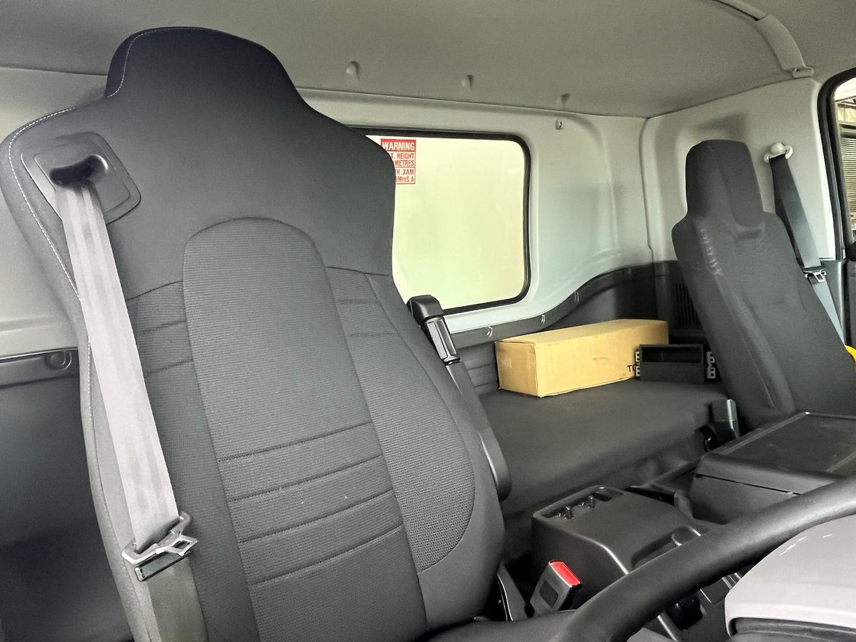 2025 Isuzu F Series image 17