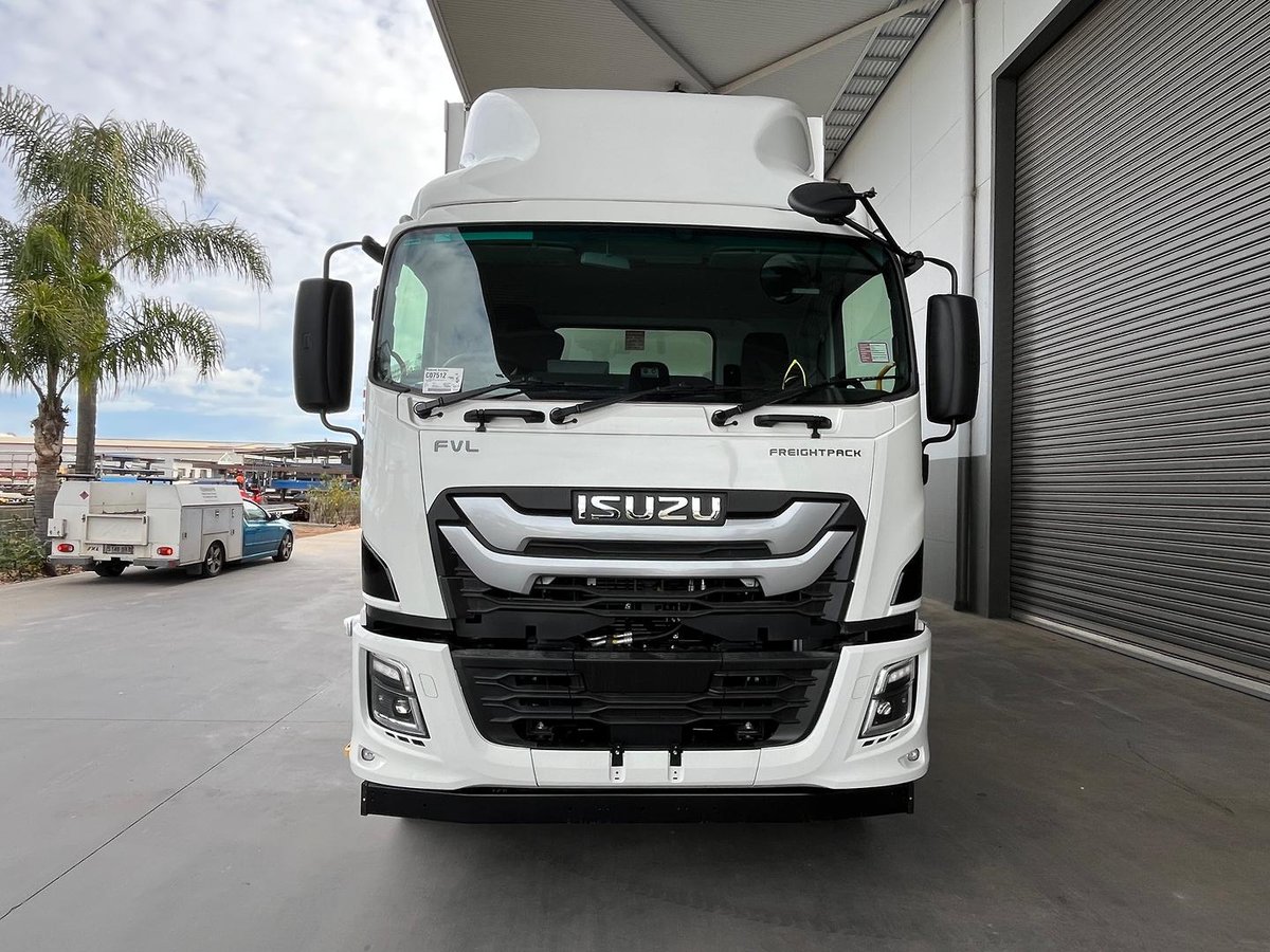 2025 Isuzu F Series image 12