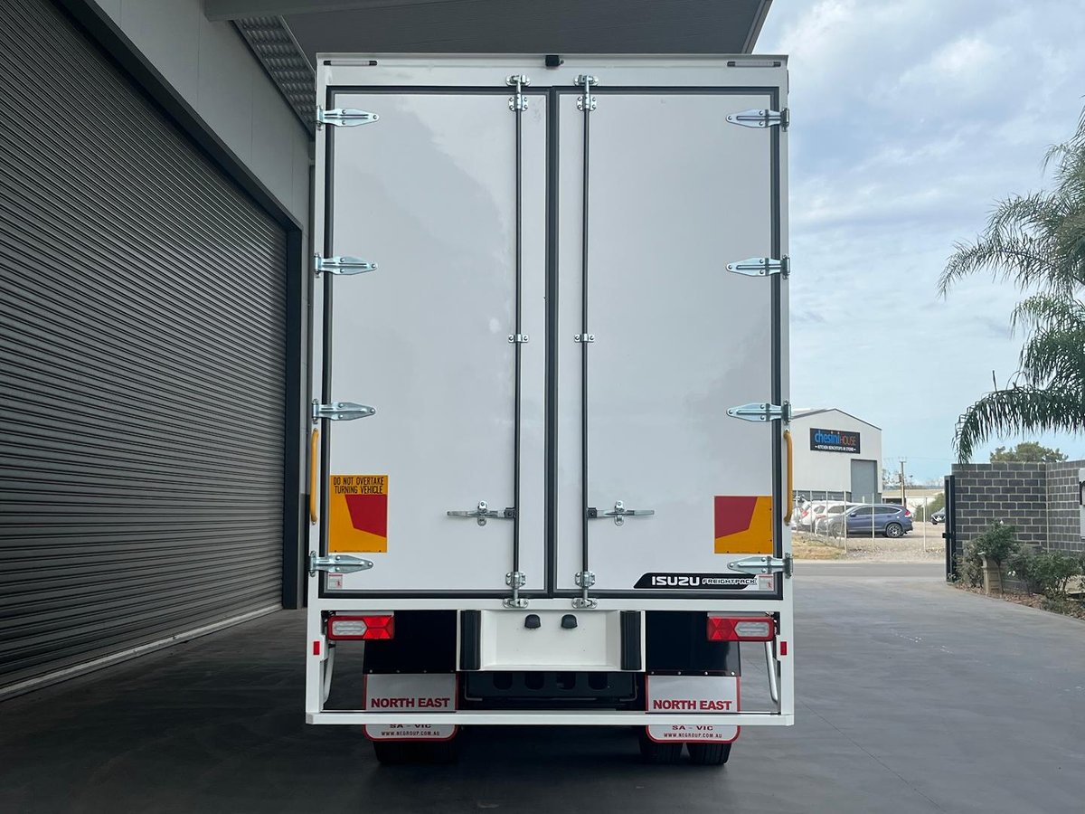 2025 Isuzu F Series image 4