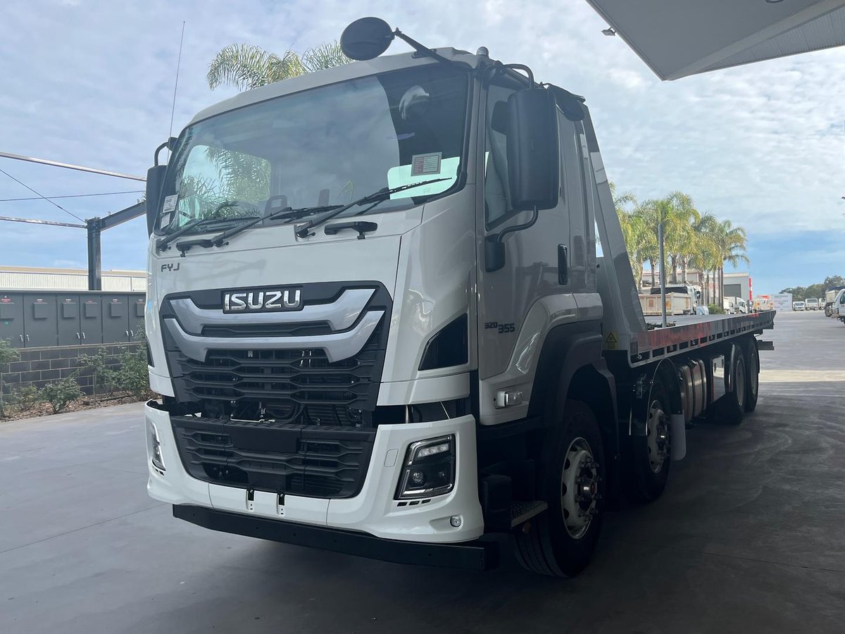 2025 Isuzu F Series image 8