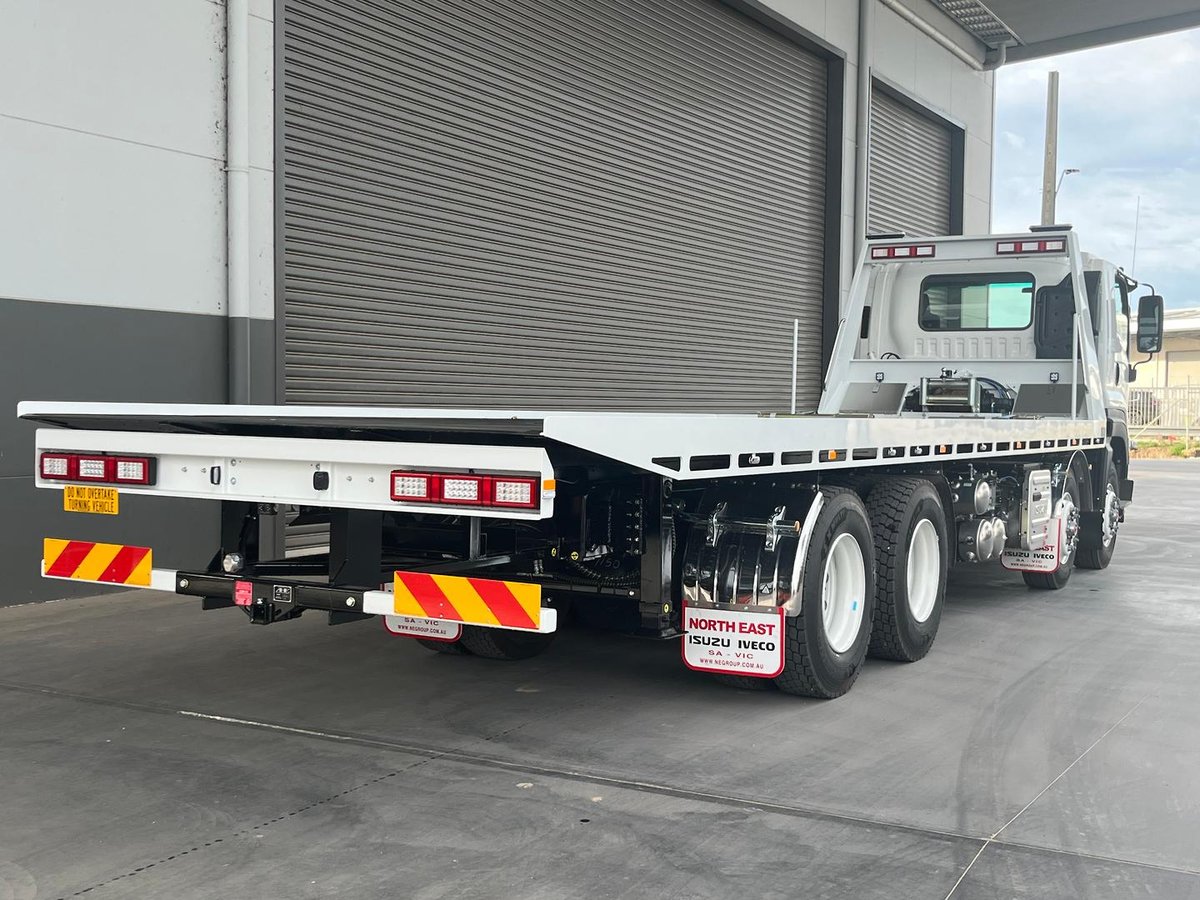 2025 Isuzu F Series image 3