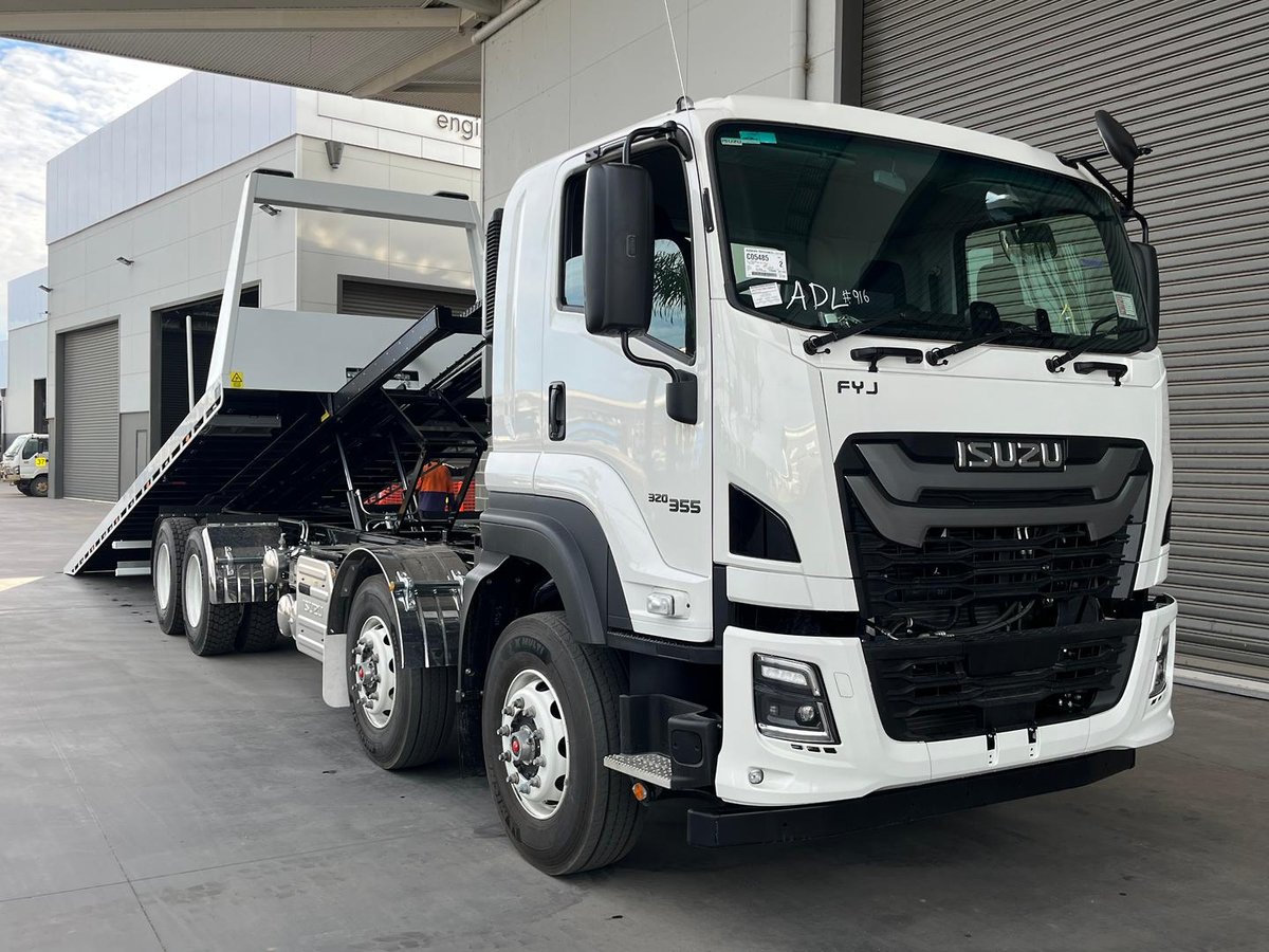 2025 Isuzu F Series image 14
