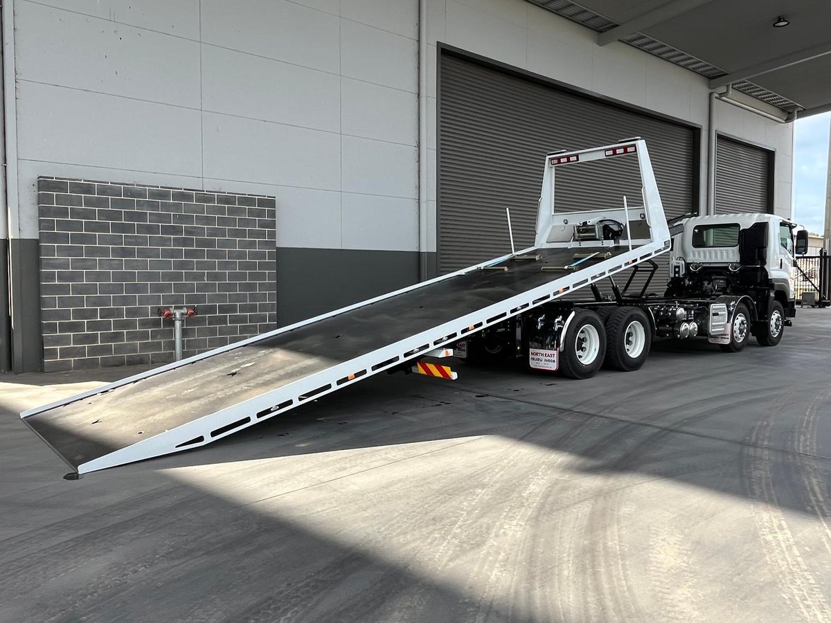2025 Isuzu F Series image 16
