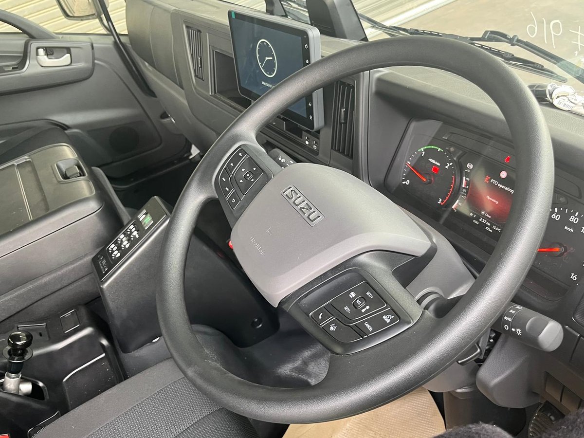 2025 Isuzu F Series image 19