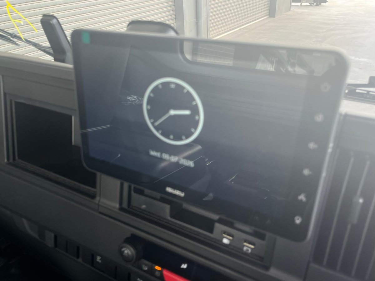 2025 Isuzu F Series image 26