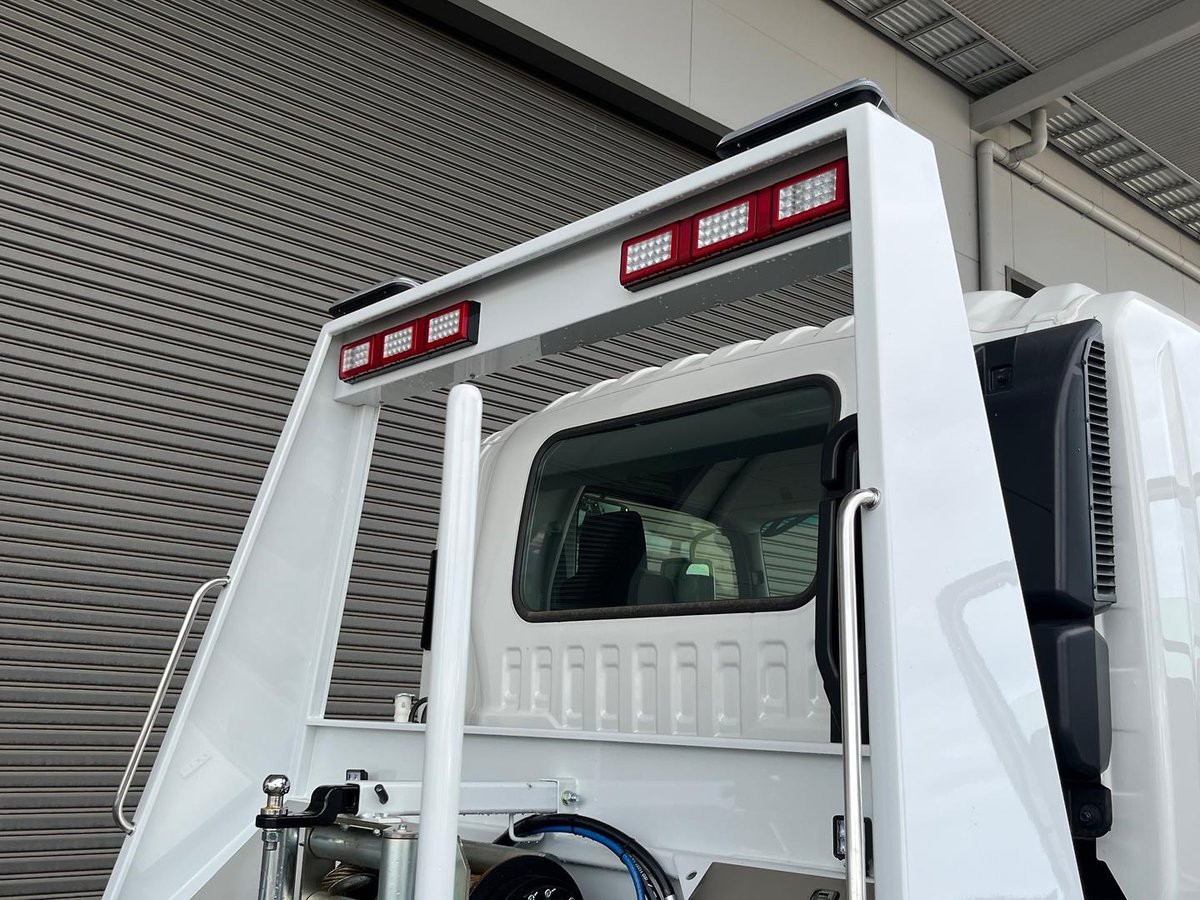 2025 Isuzu F Series image 5