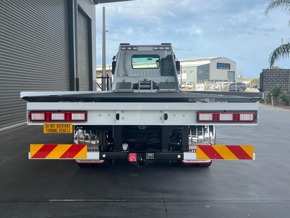 2025 Isuzu F Series image 6