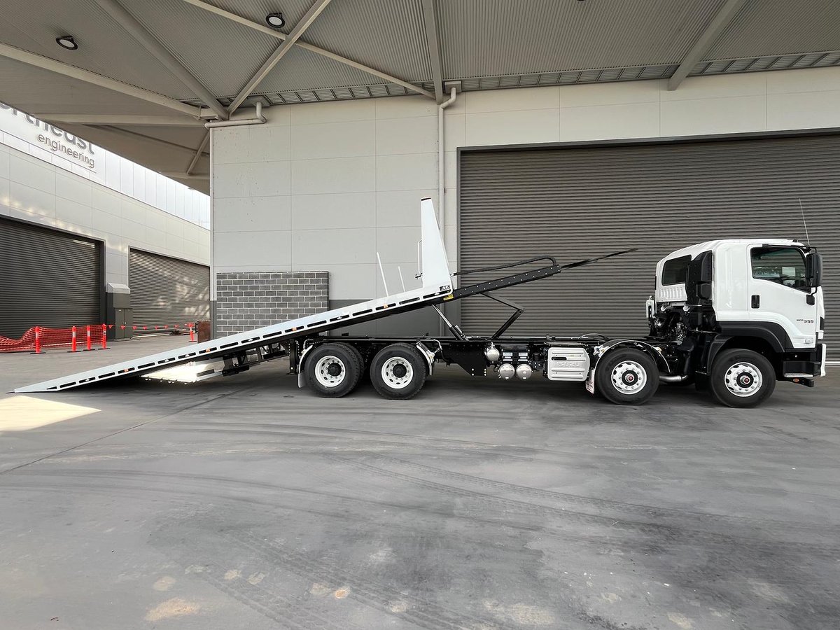 2025 Isuzu F Series image 15