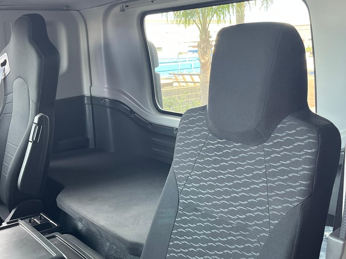 2025 Isuzu F Series image 30