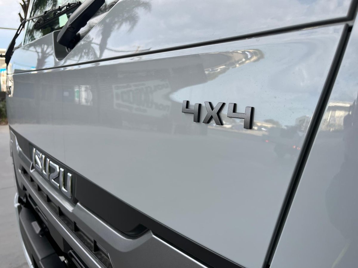 2026 Isuzu N Series image 10
