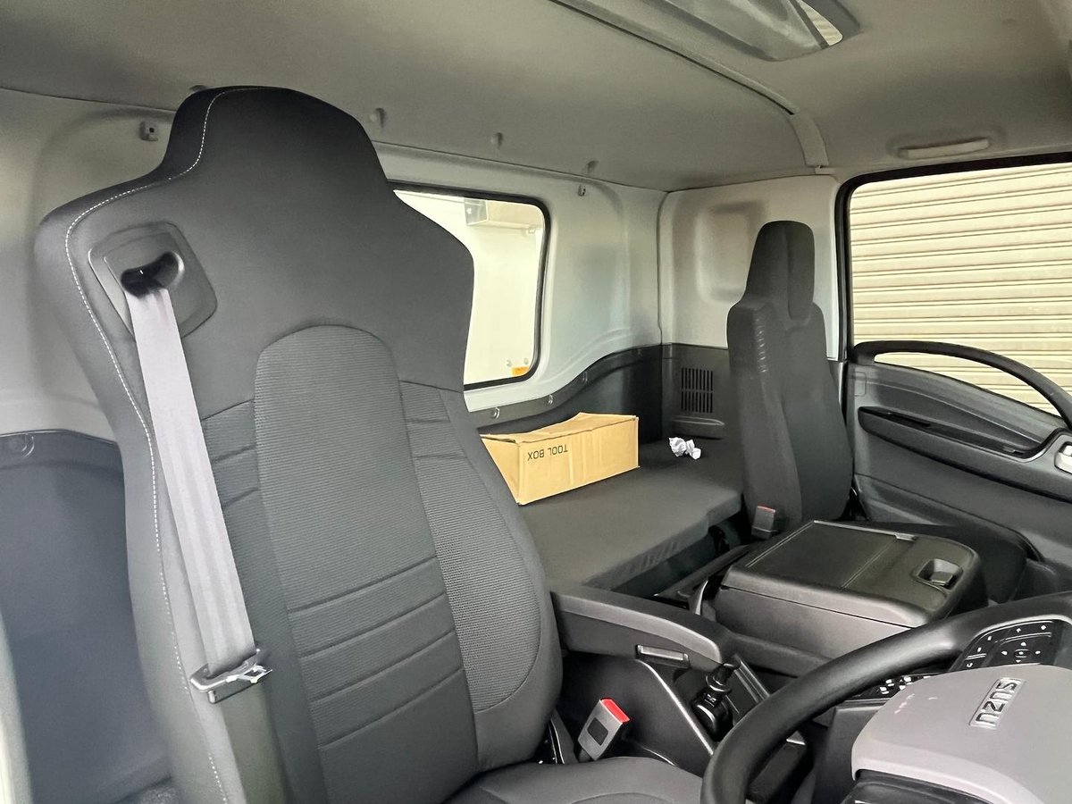 2025 Isuzu F Series image 13
