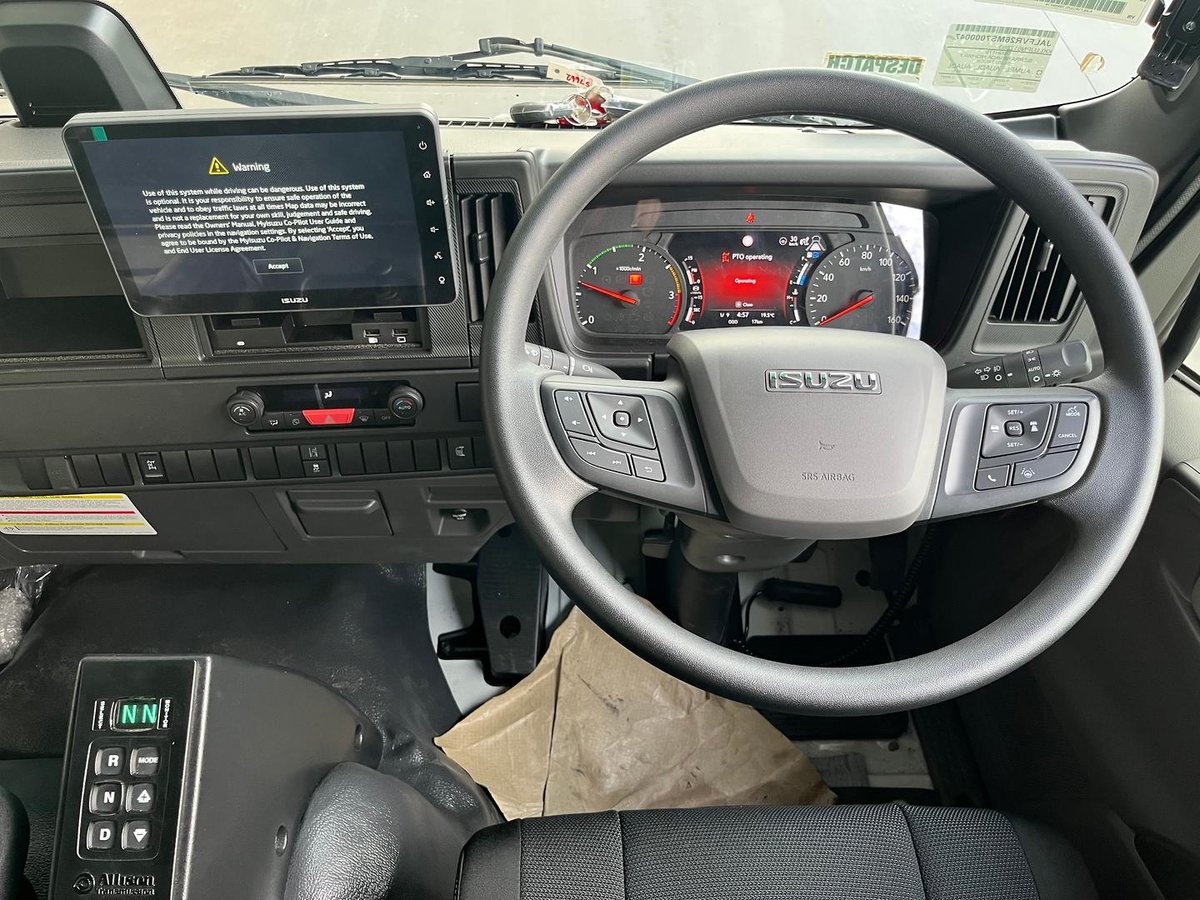 2025 Isuzu F Series image 15