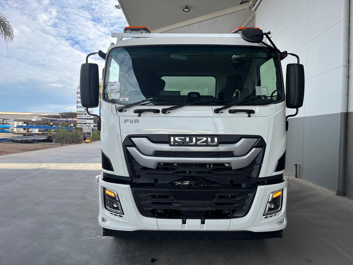 2025 Isuzu F Series image 11