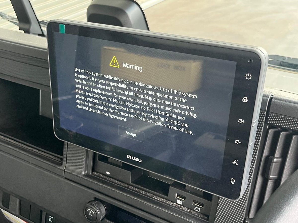 2025 Isuzu F Series image 19