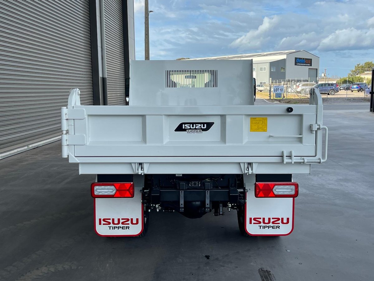 2025 Isuzu N Series image 8