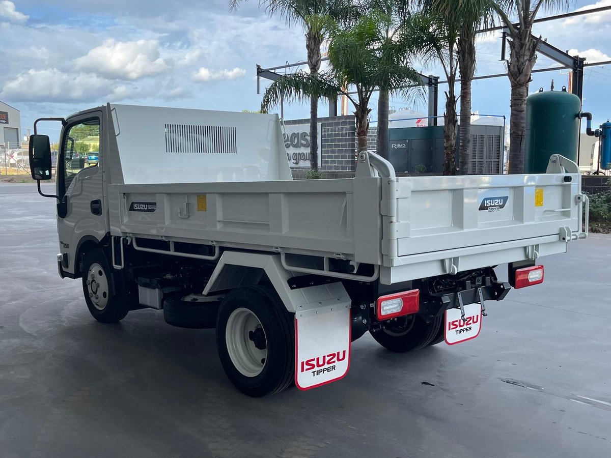 2025 Isuzu N Series image 9