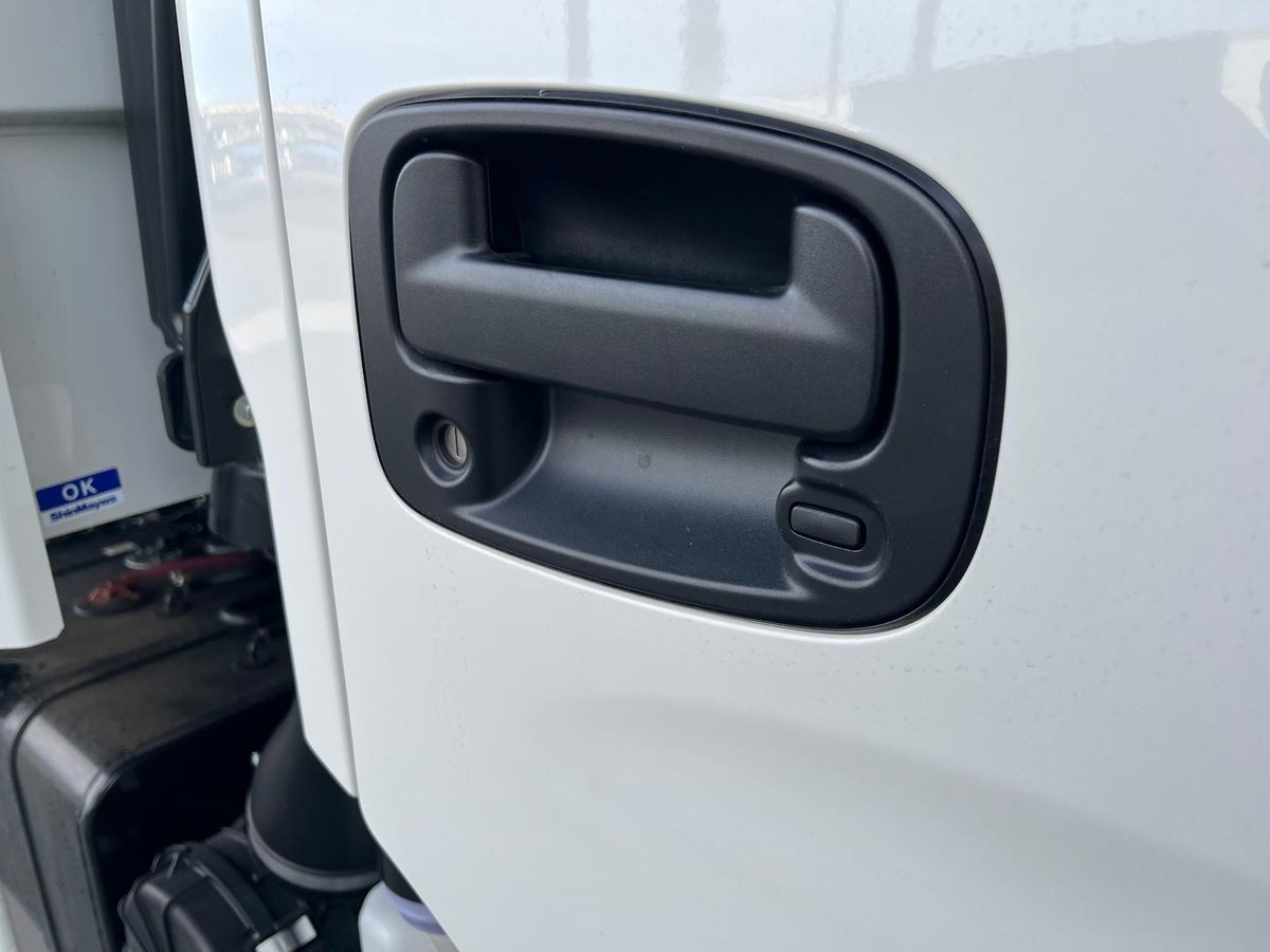 2025 Isuzu N Series image 14