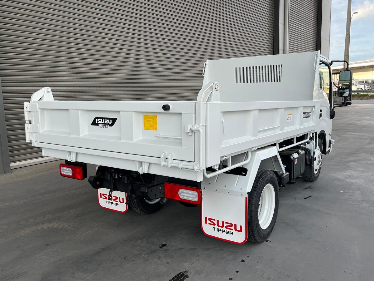 2025 Isuzu N Series image 5