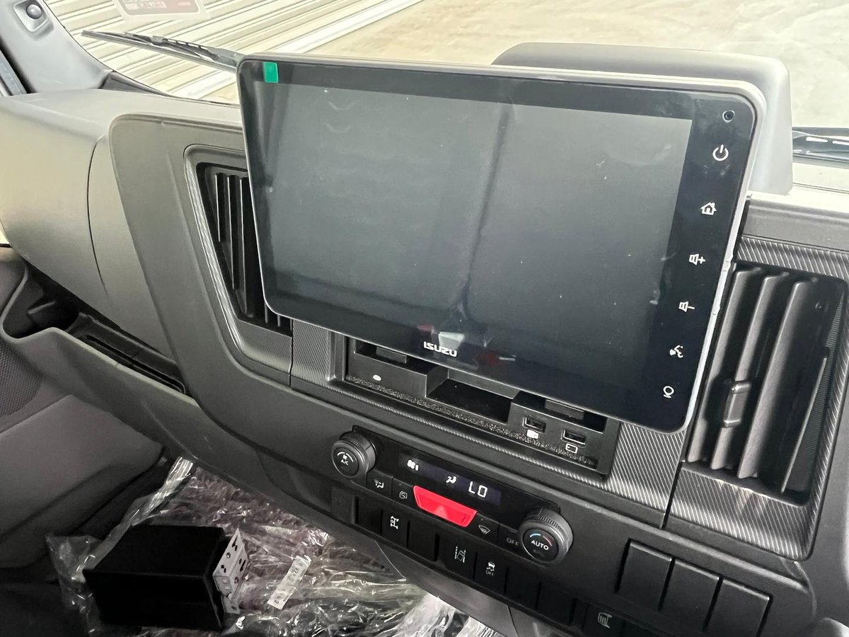 2025 Isuzu N Series image 24
