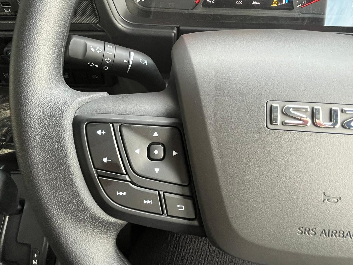 2025 Isuzu N Series image 19