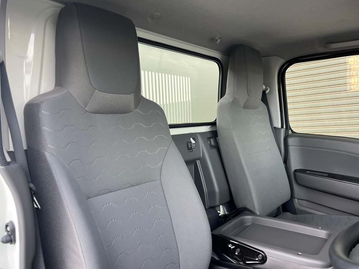 2025 Isuzu N Series image 16
