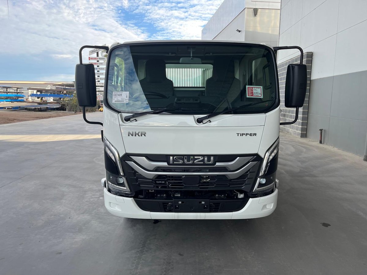 2025 Isuzu N Series image 12