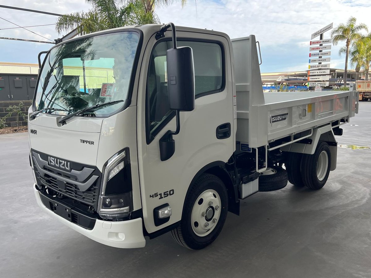 2025 Isuzu N Series image 11