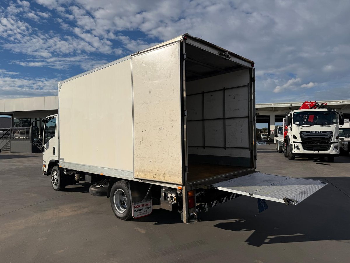 2020 Isuzu N Series NPR 45/55-155 image 9