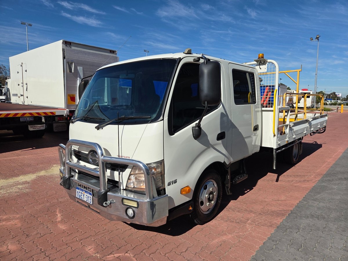 2017 Hino 616 - 300 Series Auto Car License Crew Cab Tray