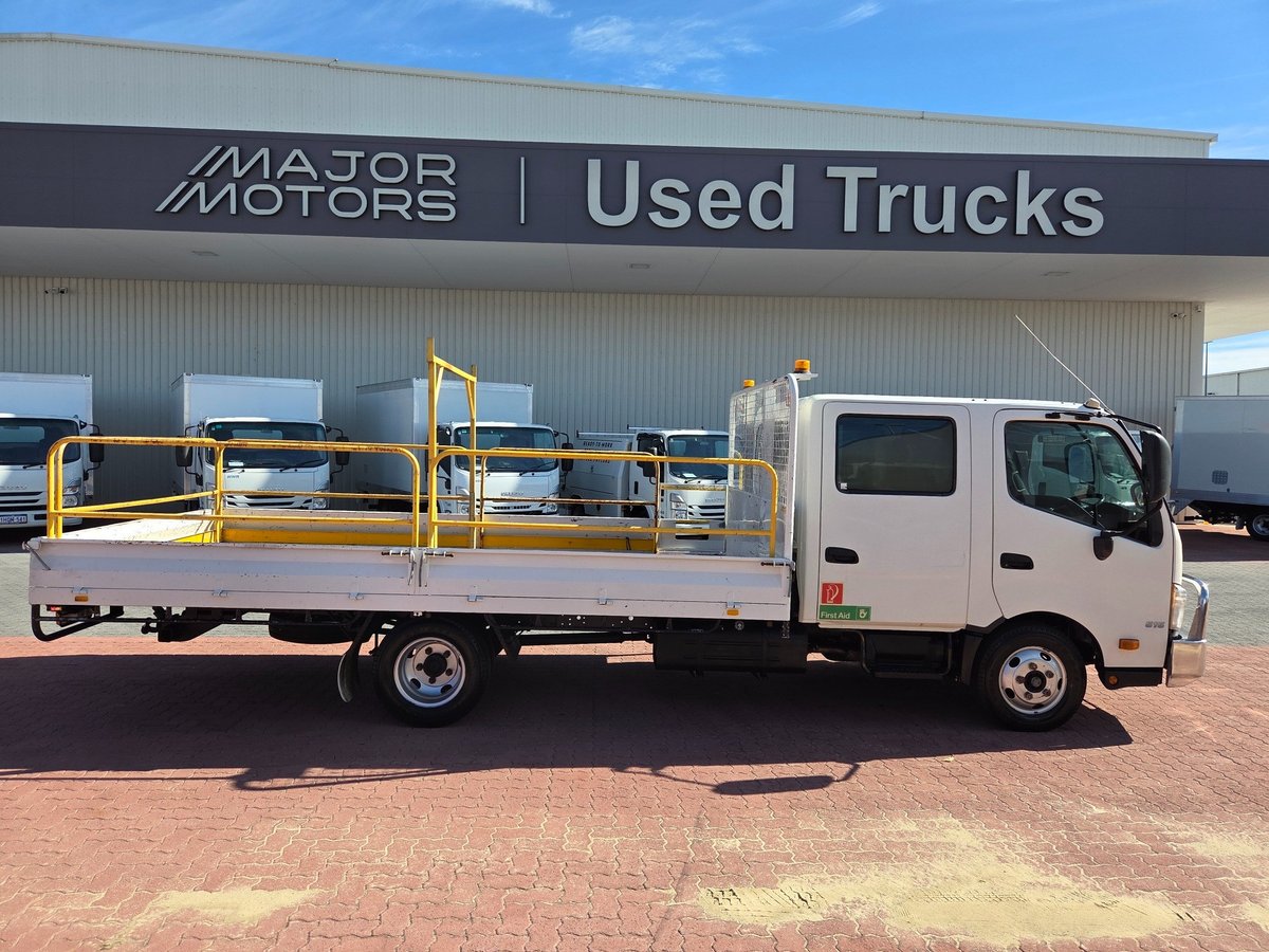 2017 Hino 616 - 300 Series Auto Car License Crew Cab Tray image 5