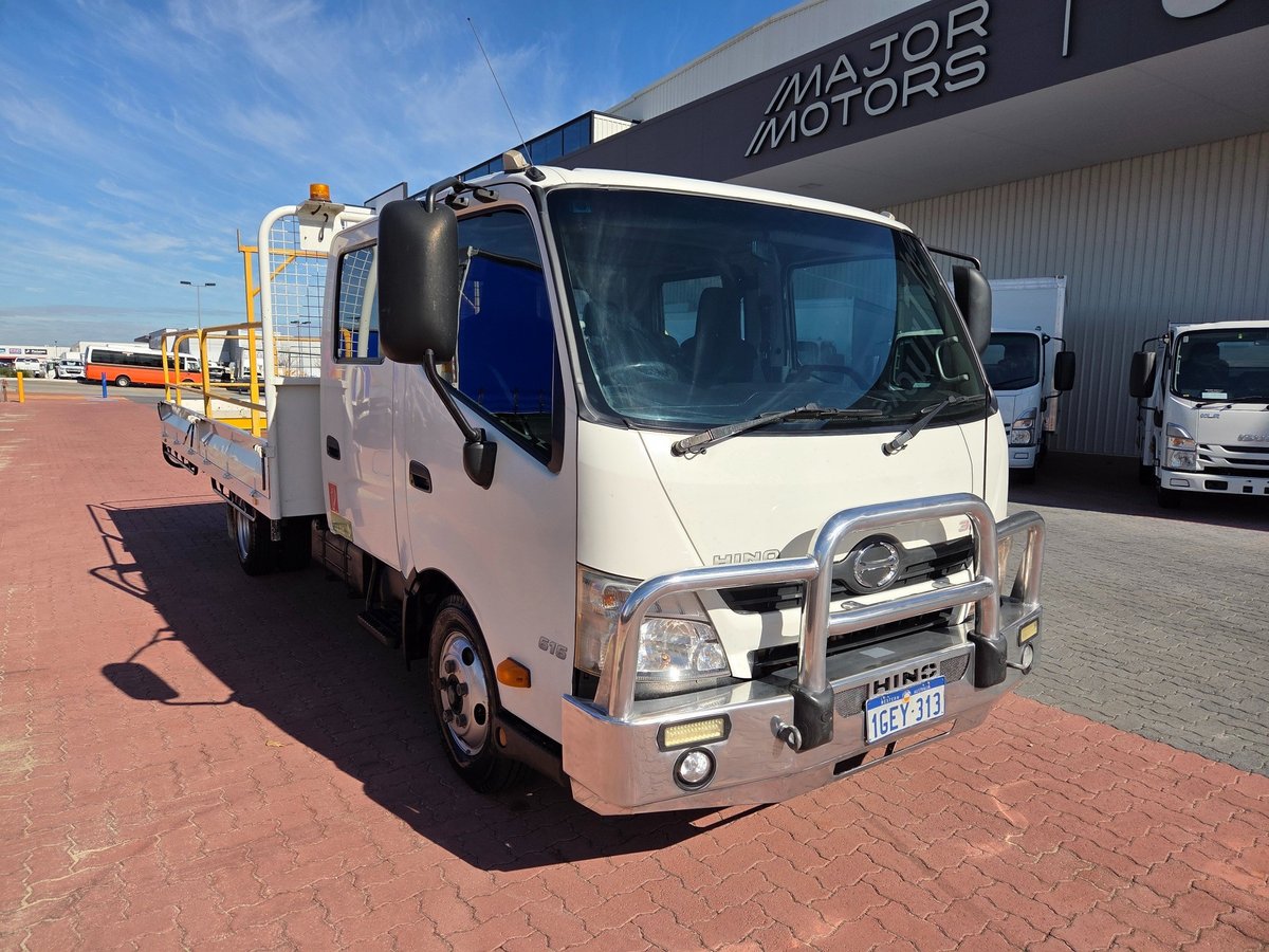 2017 Hino 616 - 300 Series Auto Car License Crew Cab Tray image 6