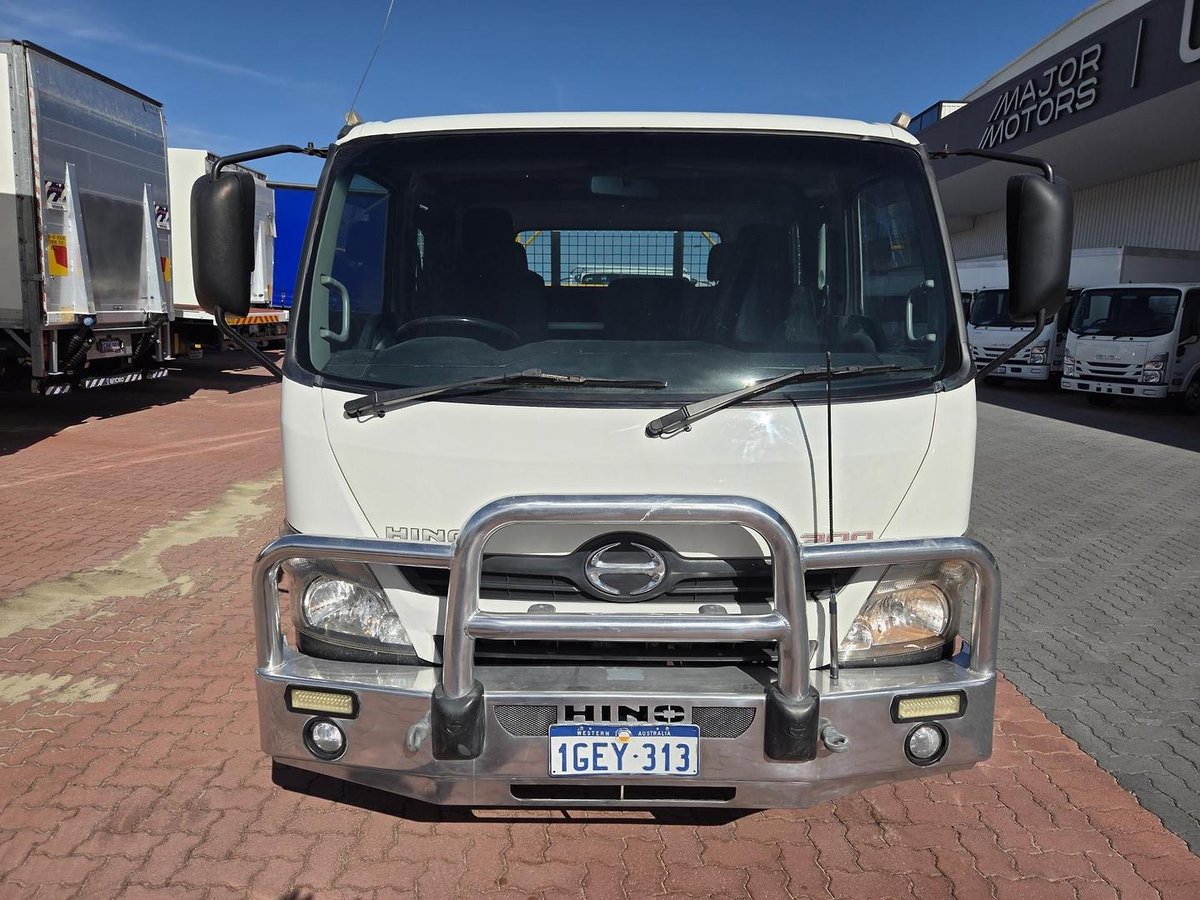 2017 Hino 616 - 300 Series Auto Car License Crew Cab Tray image 4