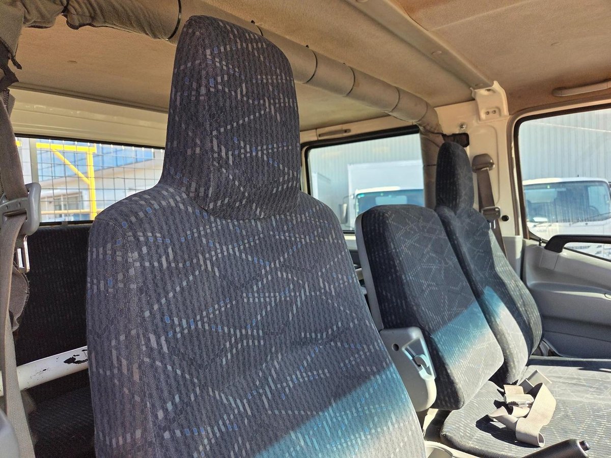 2017 Hino 616 - 300 Series Auto Car License Crew Cab Tray image 15