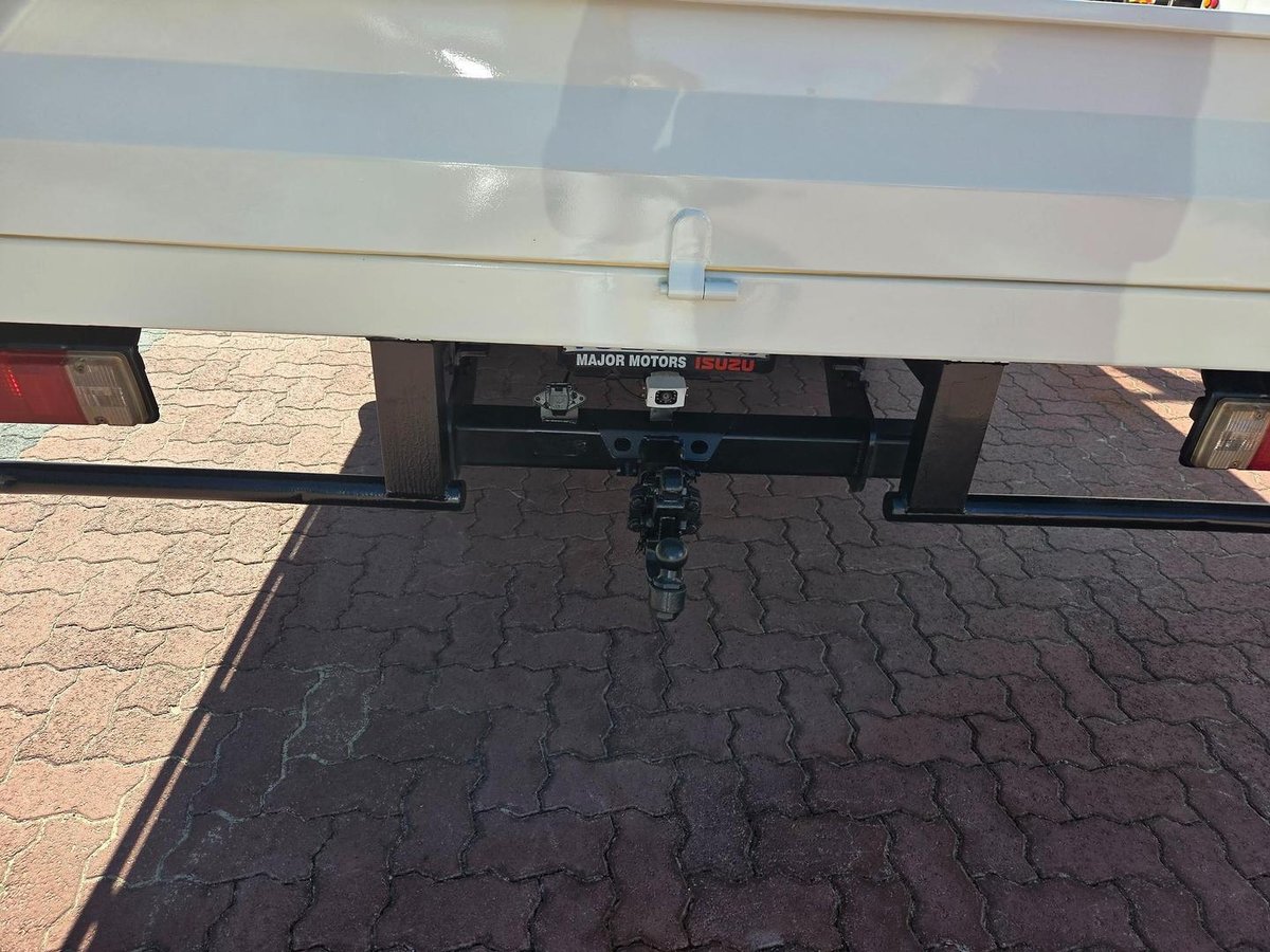 2017 Hino 616 - 300 Series Auto Car License Crew Cab Tray image 23