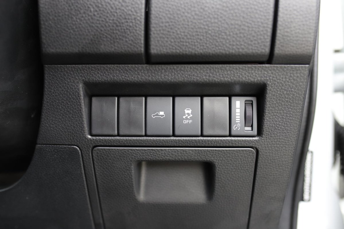 2025 Isuzu D-MAX X-TERRAIN MY25.5 4X4 Dual Range image 27