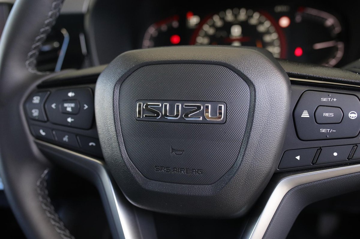 2025 Isuzu MU-X X-TERRAIN MY25.5 4X4 Dual Range image 21