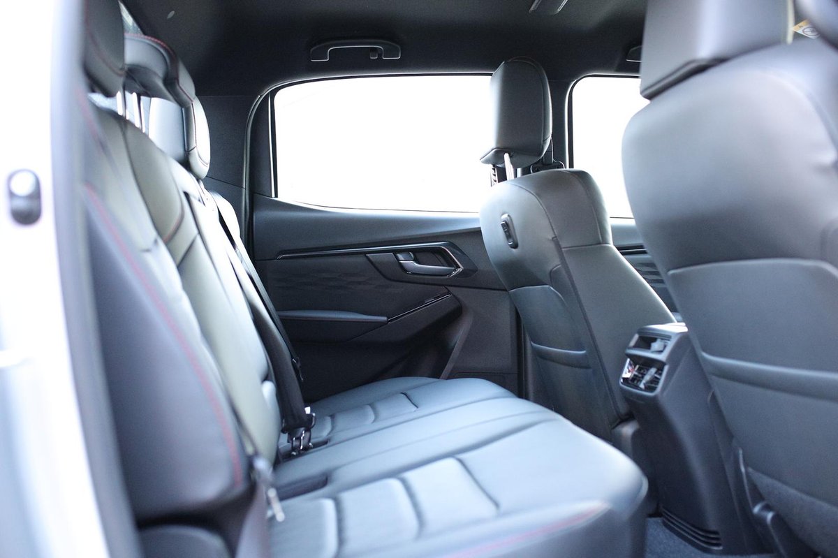 2025 Isuzu D-MAX X-TERRAIN MY25.5 4X4 Dual Range image 24