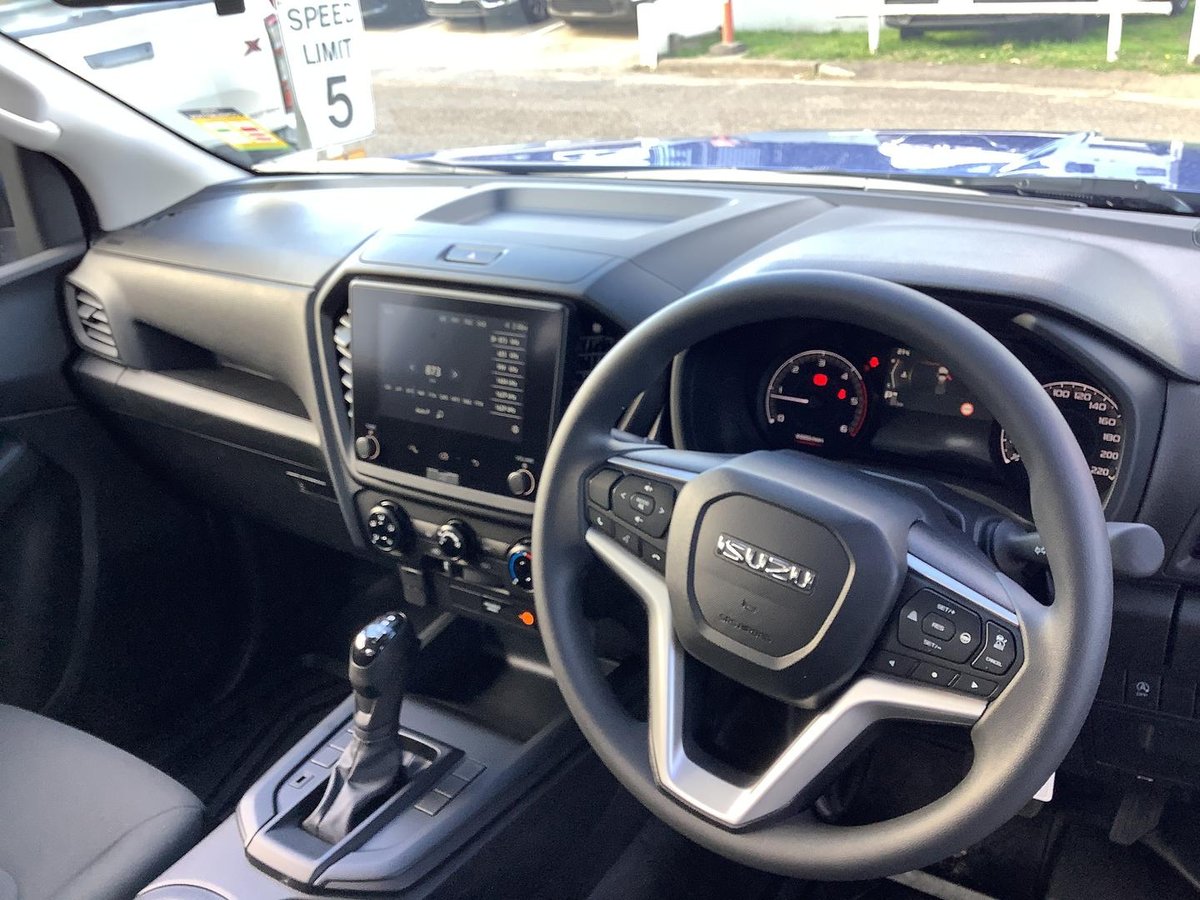 2026 Isuzu D-MAX SX High Ride MY25.5 4x2 image 11