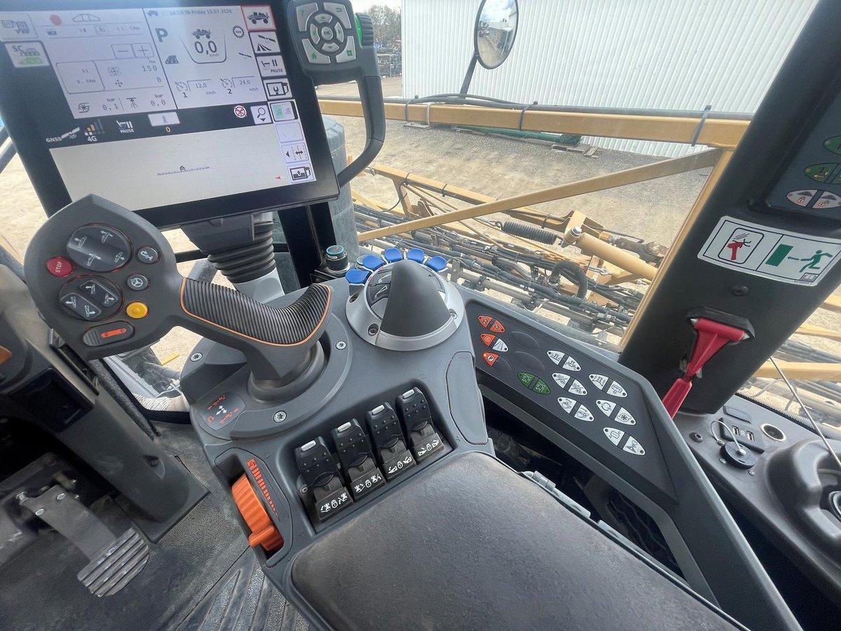 2021 Rogator 1300C image 4