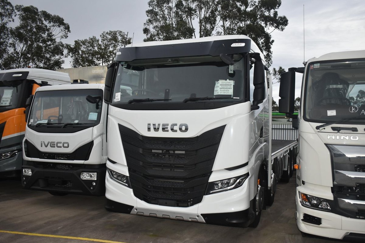2023 Iveco S-way As270 image 2