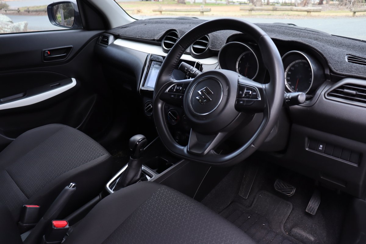 2019 Suzuki Swift GL Navigator AZ image 10