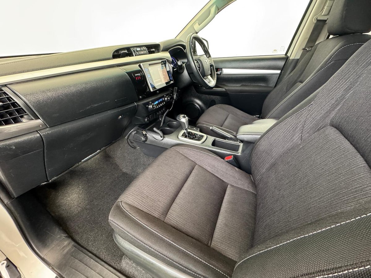 2018 Toyota Hilux SR5 GUN126R 4X4 Dual Range image 10