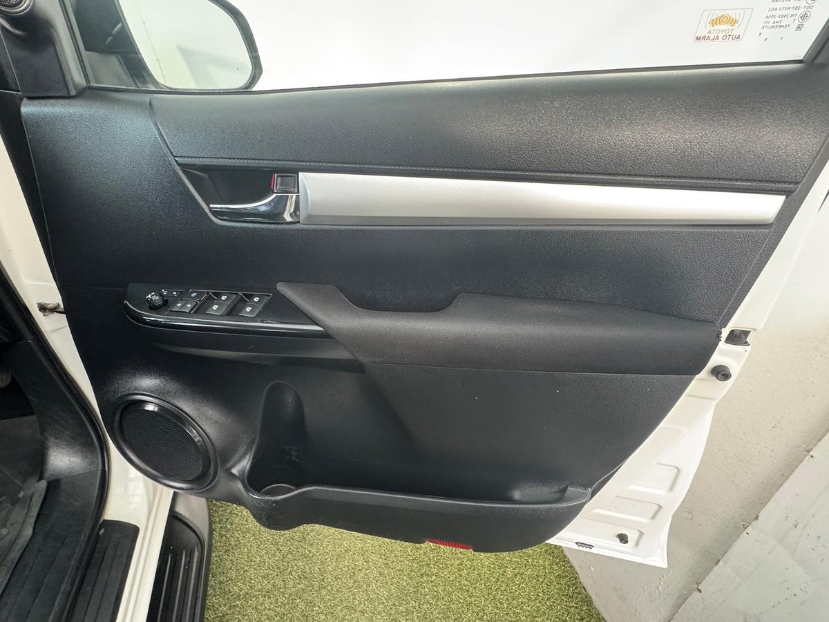 2018 Toyota Hilux SR5 GUN126R 4X4 Dual Range image 12