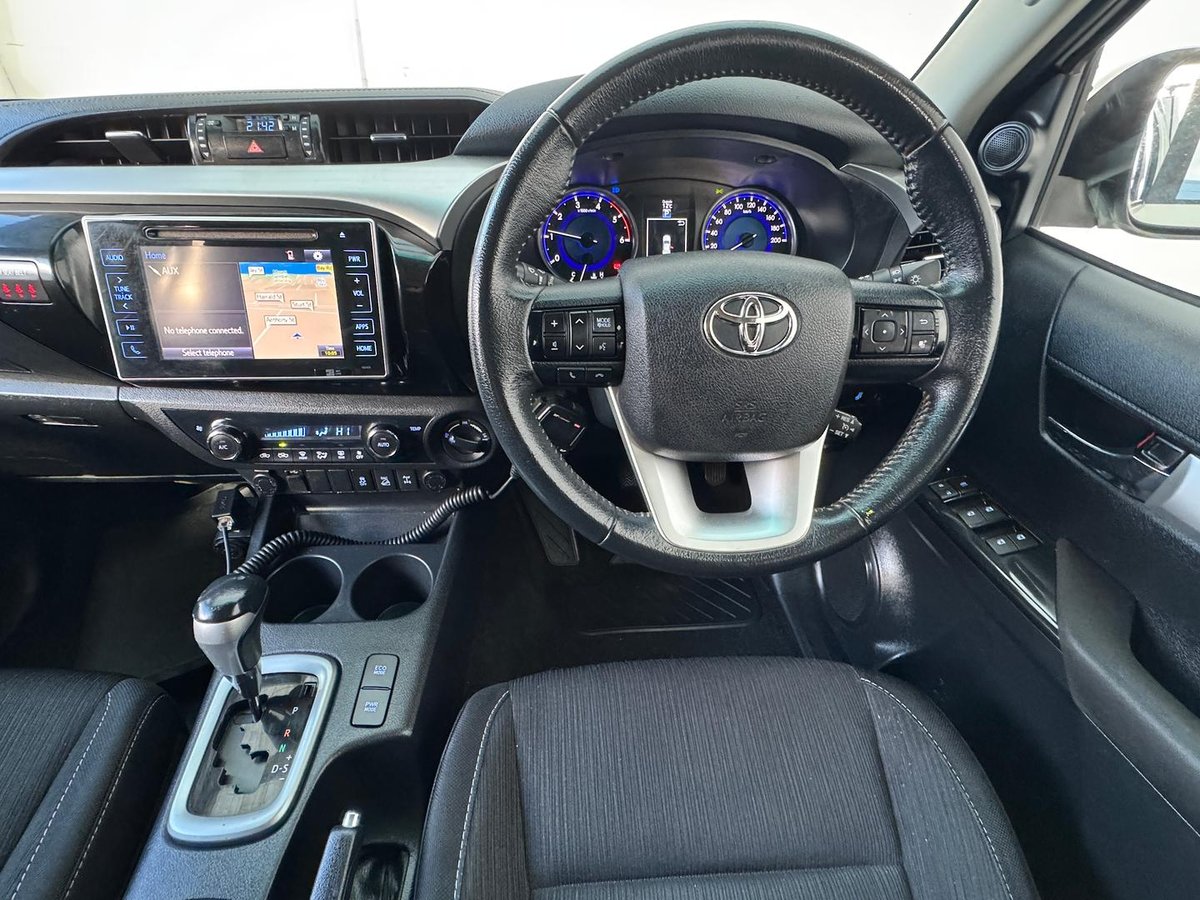 2018 Toyota Hilux SR5 GUN126R 4X4 Dual Range image 9