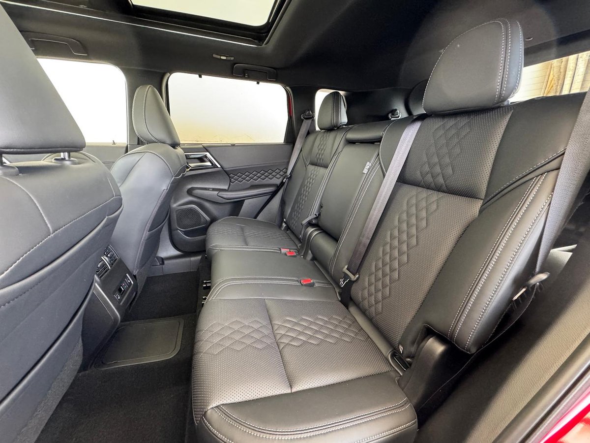 2025 Mitsubishi Outlander PHEV GSR ZM MY24 AWD image 30