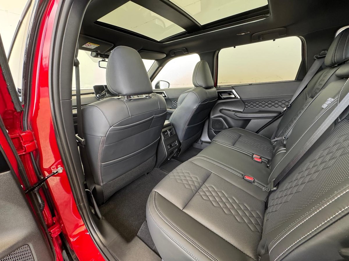 2025 Mitsubishi Outlander PHEV GSR ZM MY24 AWD image 28