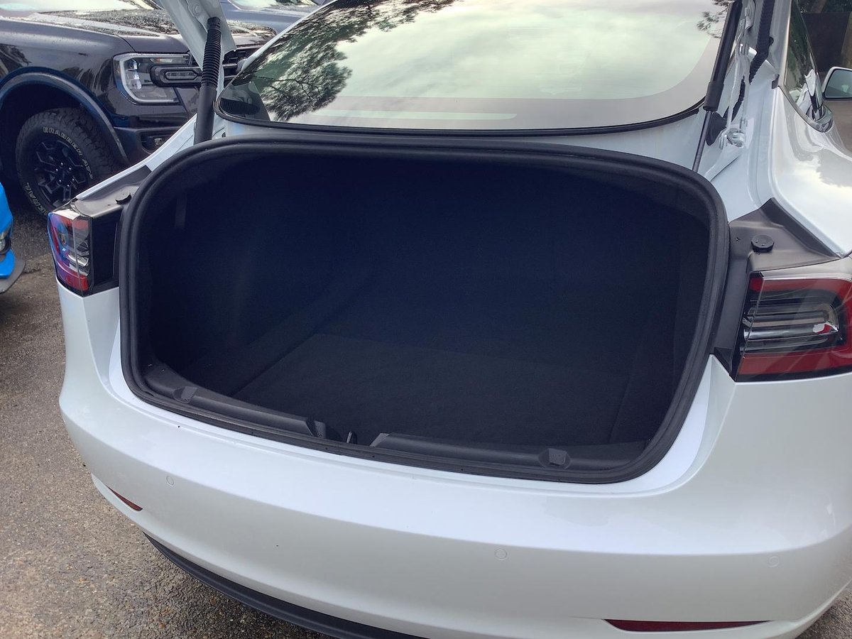 2023 Tesla Model 3 Rear-Wheel Drive image 10