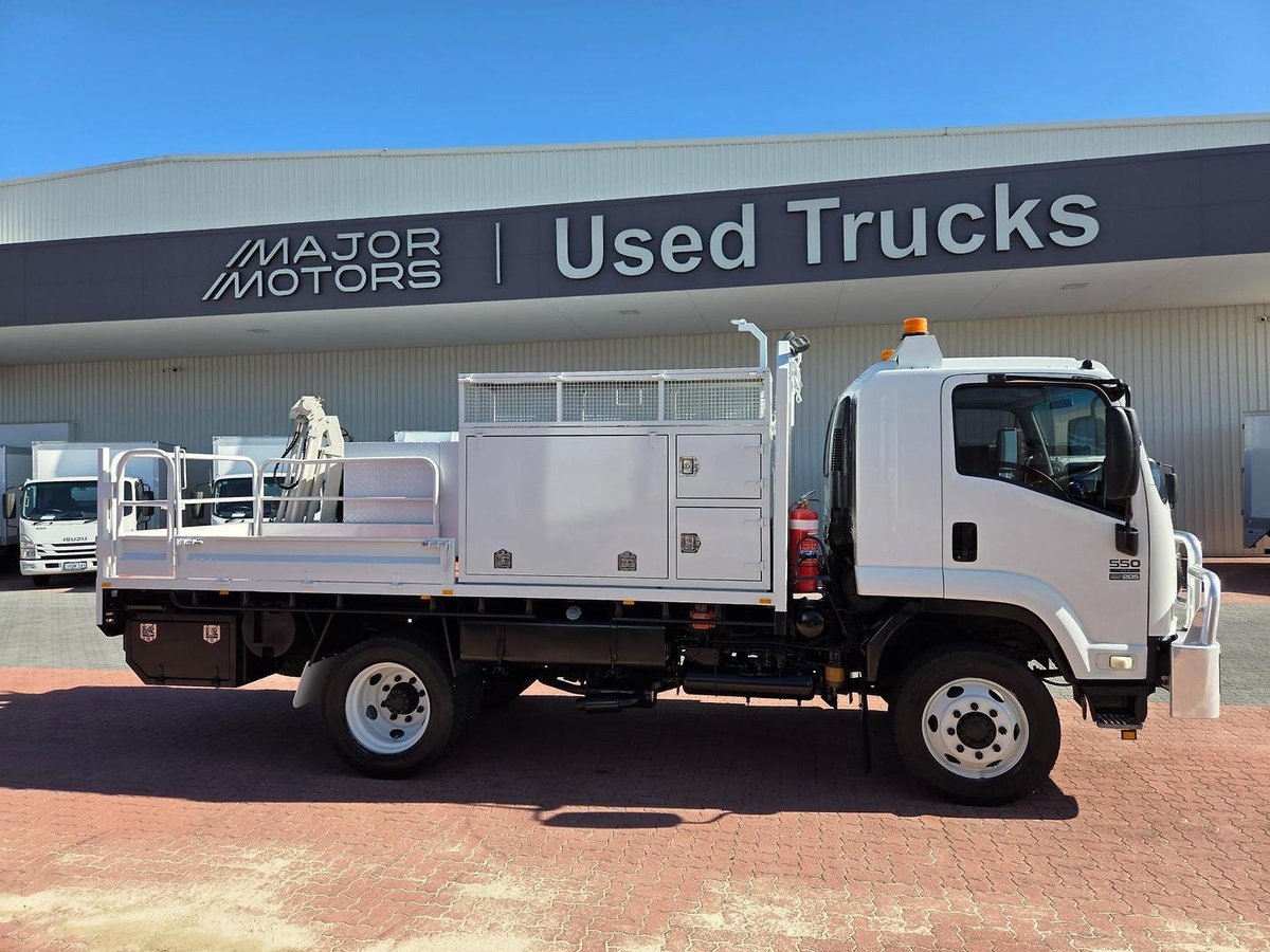 2014 Isuzu Fss550 4X4 Service Body/Crane Combo image 19